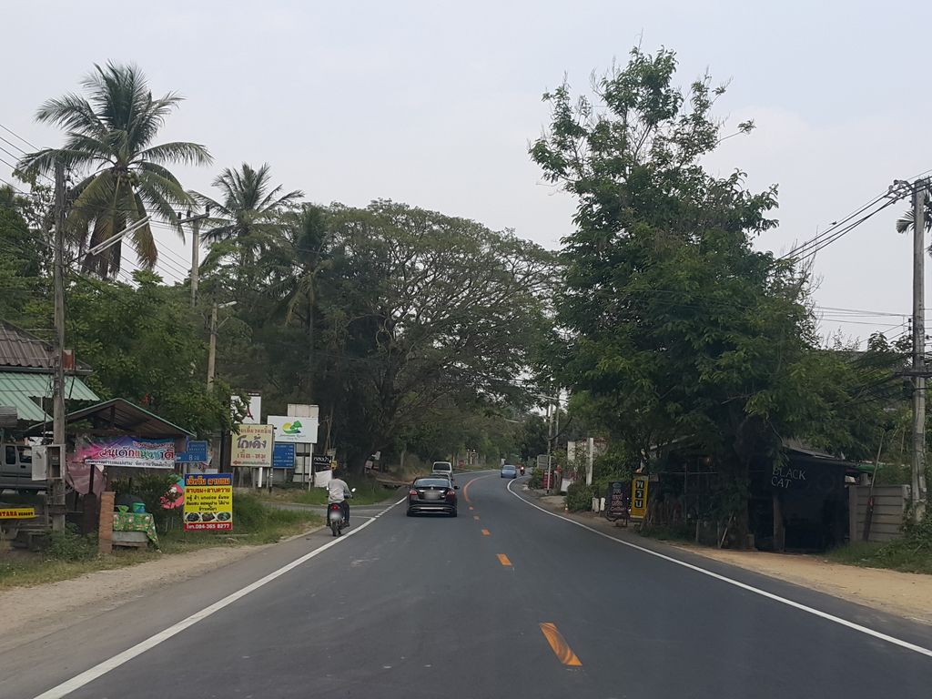 ภาพถนนตรงที่ Hop Chafé ปั๊ม PT แม่แรม ตั้งอยู่ ถ่ายโดย jrcarlsen พ.ศ. 2559 (2016) · A street-level view of where Hop Chafé ปั๊ม PT แม่แรม stands, by jrcarlsen in 2559 (2016)