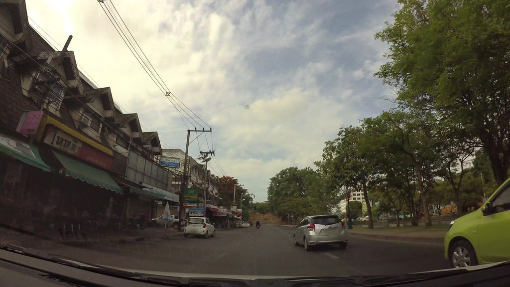 ภาพถนนตรงที่ มุมเมืองกรอบรูป-Mummuang Frame ตั้งอยู่ ถ่ายโดย kaart_3 พ.ศ. 2562 (2019) · A street-level view of where มุมเมืองกรอบรูป-Mummuang Frame stands, by kaart_3 in 2562 (2019)