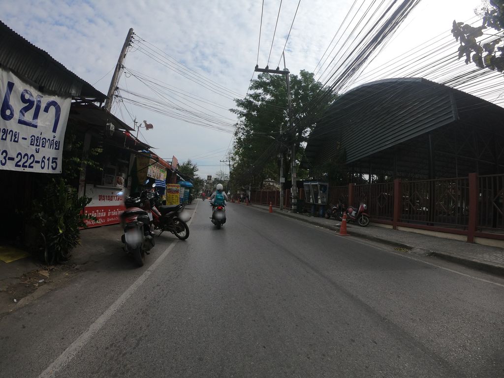 ภาพถนนตรงที่ Archa Barber Shop ตั้งอยู่ ถ่ายโดย chanuwath_grab พ.ศ. 2562 (2019) · A street-level view of where Archa Barber Shop stands, by chanuwath_grab in 2562 (2019)