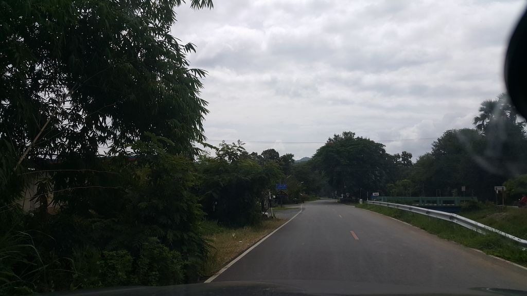 ภาพถนนตรงที่ ซุ้ม เพชรไชยา ตั้งอยู่ ถ่ายโดย jrcarlsen พ.ศ. 2561 (2018) · A street-level view of where ซุ้ม เพชรไชยา · Sum Phet Chai stands, by jrcarlsen in 2561 (2018)