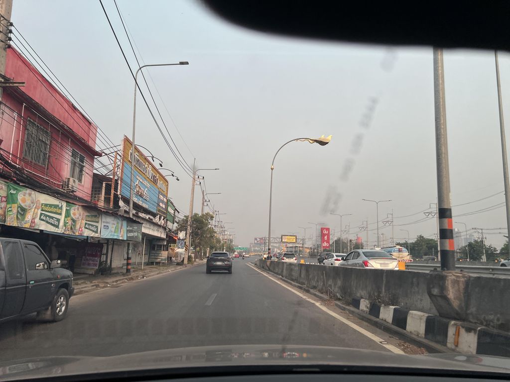 ภาพถนนตรงที่ ร้านหุ้มเบาะนัทธวัธน์ ตั้งอยู่ ถ่ายโดย lin_wang พ.ศ. 2567 (2024) · A street-level view of where ร้านหุ้มเบาะนัทธวัธน์ · Ran Humbo Nat Thawat stands, by lin_wang in 2567 (2024)