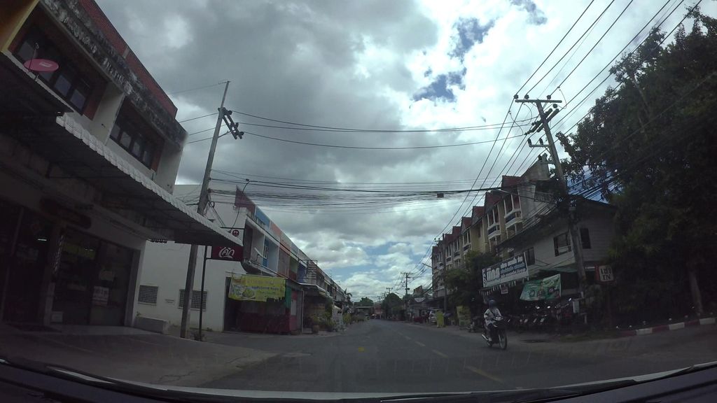 ภาพถนนตรงที่ ข้าวฟืนอุ่น (Tofu Porridge) ตั้งอยู่ ถ่ายโดย kaart_3 พ.ศ. 2562 (2019) · A street-level view of where ข้าวฟืนอุ่น (Tofu Porridge) stands, by kaart_3 in 2562 (2019)