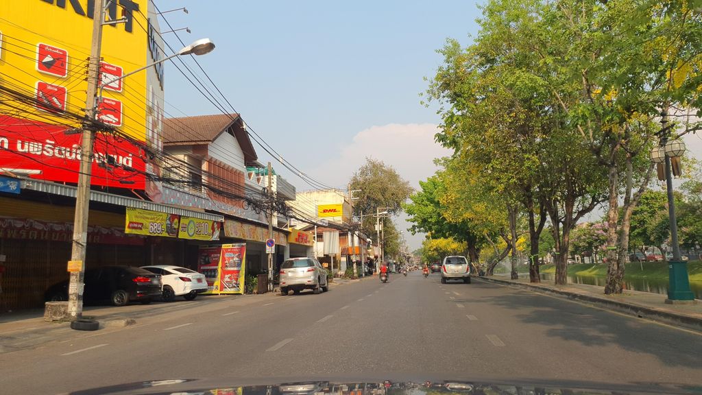 ภาพถนนตรงที่ Little House Chiangmai ตั้งอยู่ ถ่ายโดย jrcarlsen พ.ศ. 2565 (2022) · A street-level view of where Little House Chiangmai stands, by jrcarlsen in 2565 (2022)