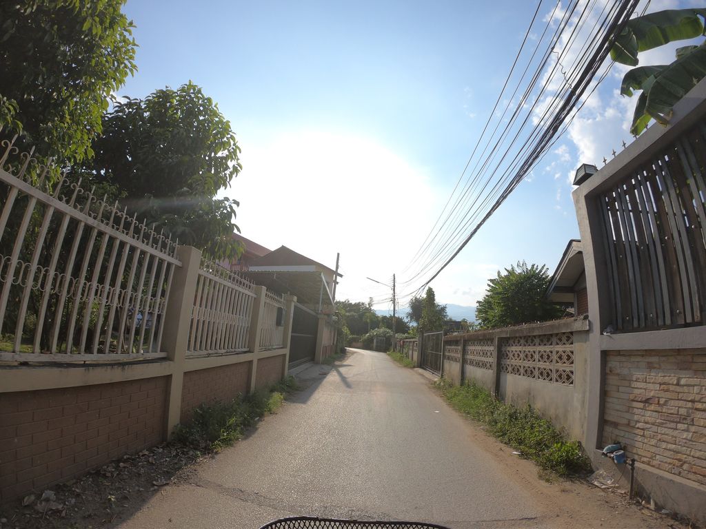ภาพถนนตรงที่ ข้าวหอม khao-hom ตั้งอยู่ ถ่ายโดย chanuwath_grab พ.ศ. 2562 (2019) · A street-level view of where ข้าวหอม khao-hom stands, by chanuwath_grab in 2562 (2019)