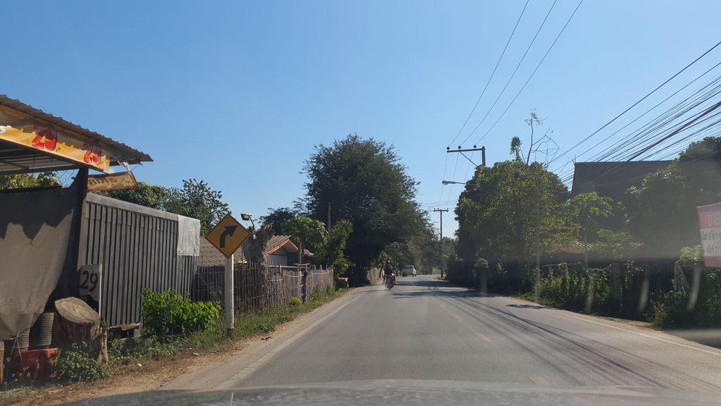 ภาพถนนตรงที่ หม่าล่า 22 ตั้งอยู่ ถ่ายโดย jrcarlsen พ.ศ. 2565 (2022) · A street-level view of where หม่าล่า 22 · Mala 22 stands, by jrcarlsen in 2565 (2022)