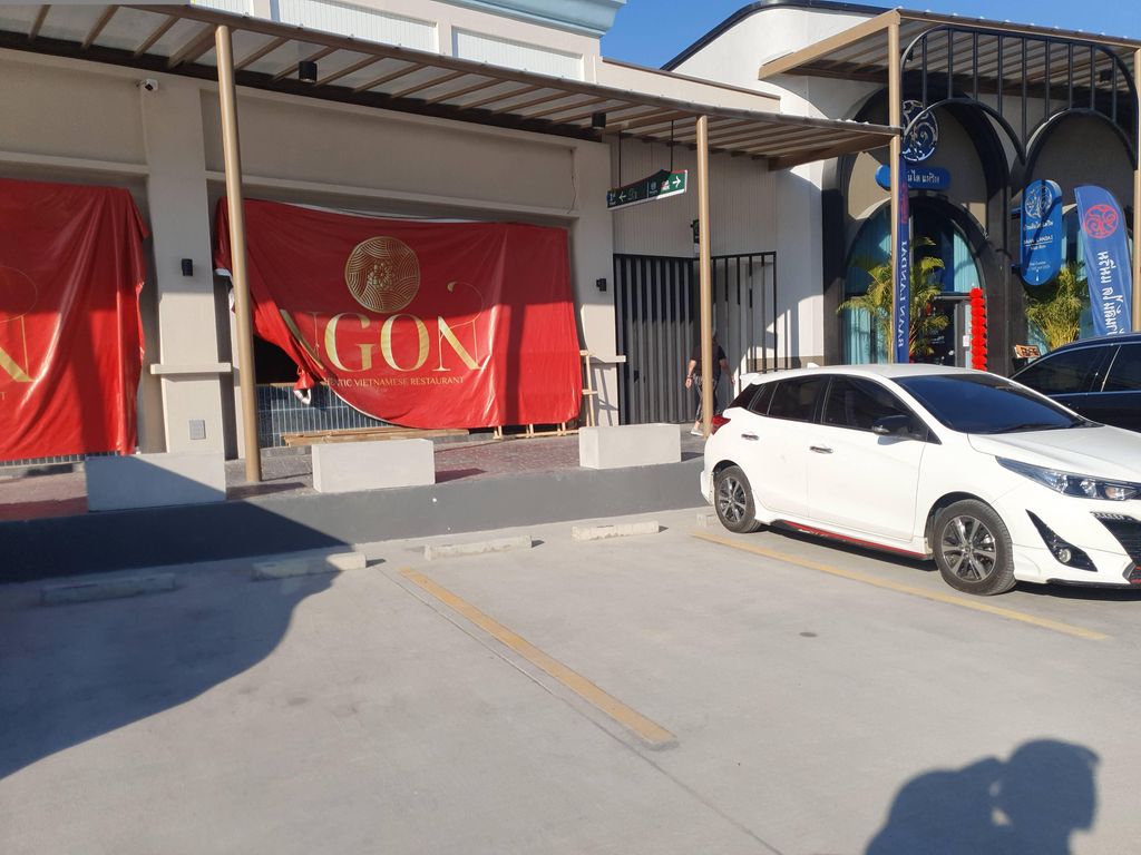 ภาพถนนตรงที่ NGON Vietnamese Restaurant - งอน เวียดนาม ตั้งอยู่ ถ่ายโดย russmcd พ.ศ. 2568 (2025) · A street-level view of where NGON Vietnamese Restaurant - งอน เวียดนาม stands, by russmcd in 2568 (2025)