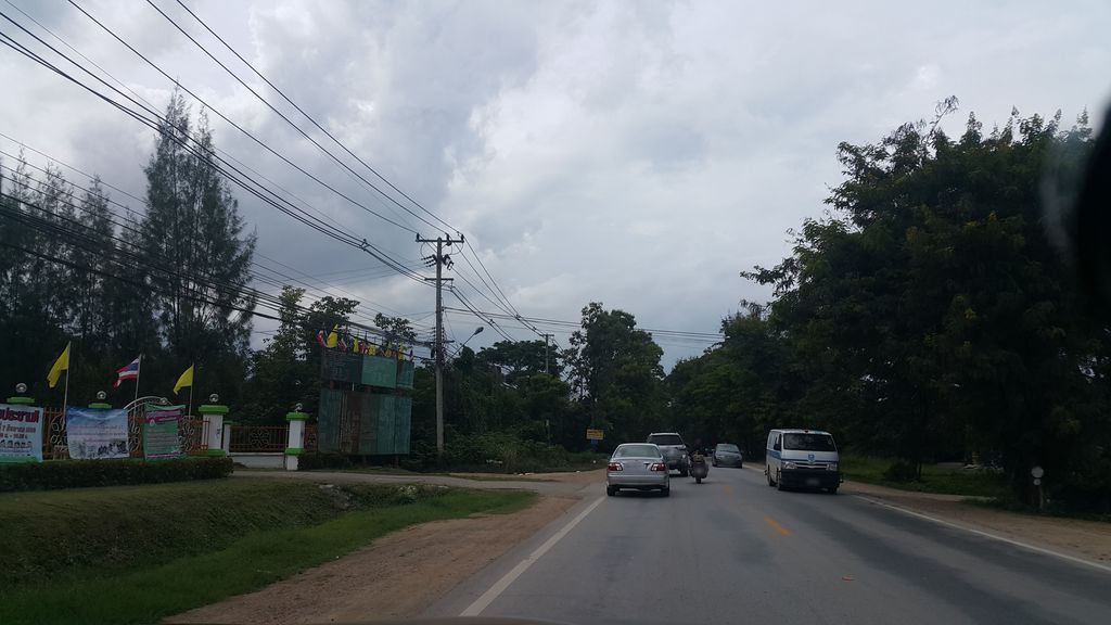 ภาพถนนตรงที่ ทองใจอะไหล่ยนต์ ตั้งอยู่ ถ่ายโดย jrcarlsen พ.ศ. 2559 (2016) · A street-level view of where ทองใจอะไหล่ยนต์ · Thong Chai Alaina stands, by jrcarlsen in 2559 (2016)