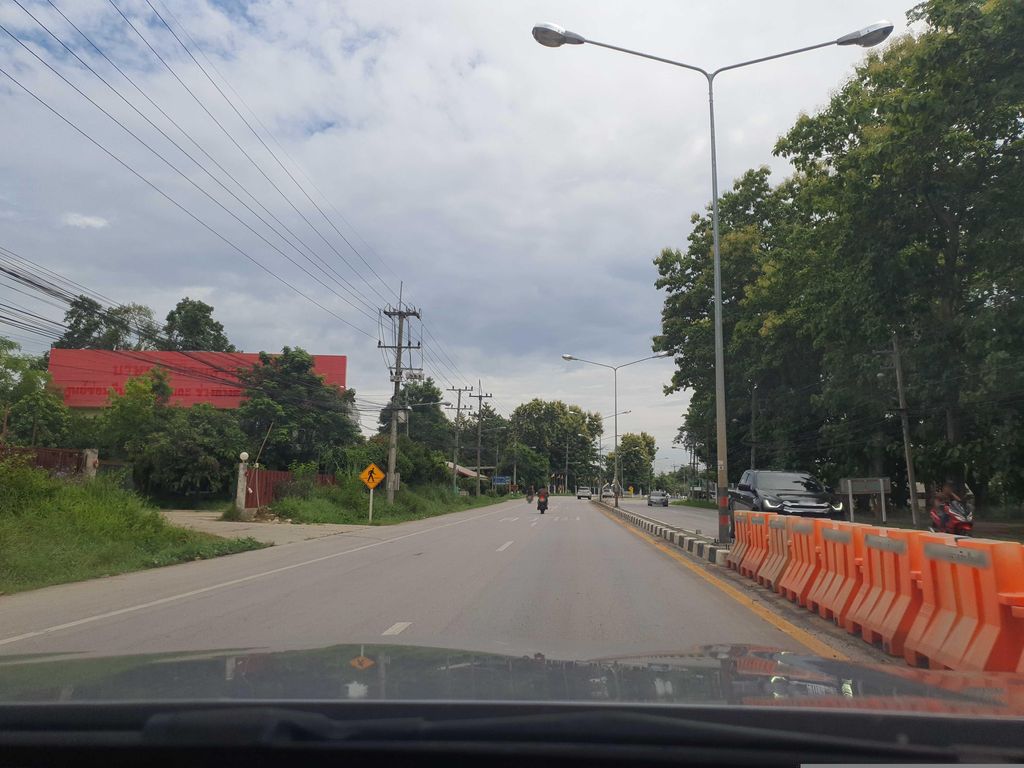 ภาพถนนตรงที่ วังชมพู - แม่ริม ตั้งอยู่ ถ่ายโดย jrcarlsen พ.ศ. 2566 (2023) · A street-level view of where วังชมพู - แม่ริม · Wangchomphu - Mae Rim stands, by jrcarlsen in 2566 (2023)