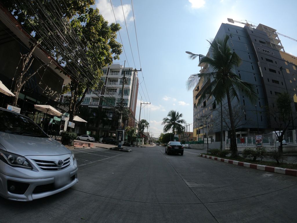 ภาพถนนตรงที่ Northlab Dance Studio Chiang Mai ตั้งอยู่ ถ่ายโดย chanuwath_grab พ.ศ. 2562 (2019) · A street-level view of where Northlab Dance Studio Chiang Mai stands, by chanuwath_grab in 2562 (2019)