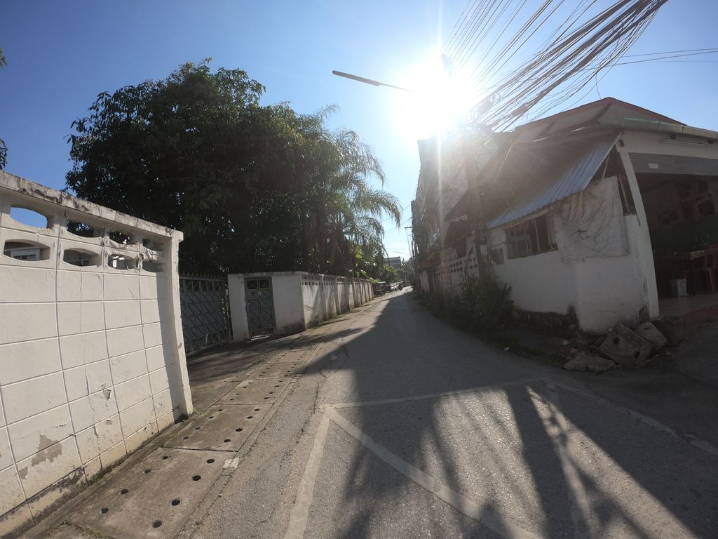 ภาพถนนตรงที่ The European Chiang Mai ตั้งอยู่ ถ่ายโดย chanuwath_grab พ.ศ. 2562 (2019) · A street-level view of where The European Chiang Mai stands, by chanuwath_grab in 2562 (2019)