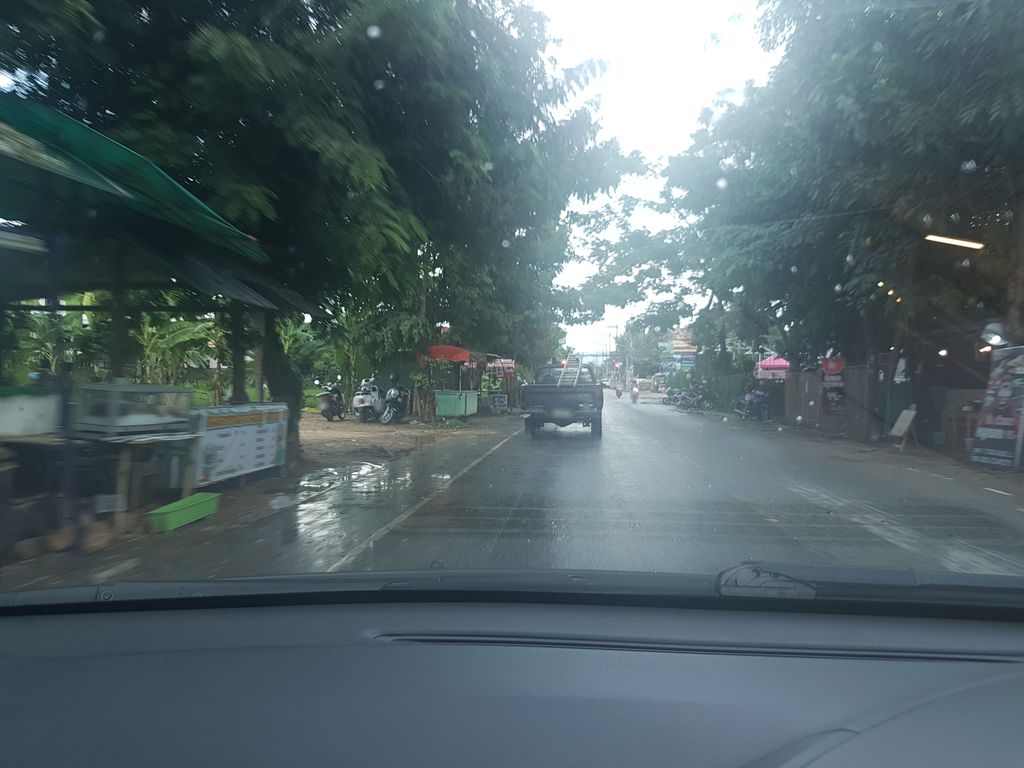 ภาพถนนตรงที่ หอพักศุภโชค ตั้งอยู่ ถ่ายโดย ekkarin พ.ศ. 2561 (2018) · A street-level view of where หอพักศุภโชค · Sup Chok Dormitory stands, by ekkarin in 2561 (2018)