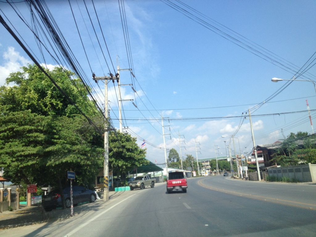 ภาพถนนตรงที่ นิ่มซี่เส็งลิสซิ่ง ตั้งอยู่ ถ่ายโดย jimwatana พ.ศ. 2558 (2015) · A street-level view of where นิ่มซี่เส็งลิสซิ่ง · Nimsiseng Litsing stands, by jimwatana in 2558 (2015)