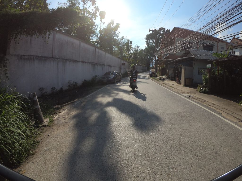 ภาพถนนตรงที่ กับข้าวสวนดอก ตั้งอยู่ ถ่ายโดย chanuwath_grab พ.ศ. 2562 (2019) · A street-level view of where กับข้าวสวนดอก · Kapkhao Suan Dok stands, by chanuwath_grab in 2562 (2019)