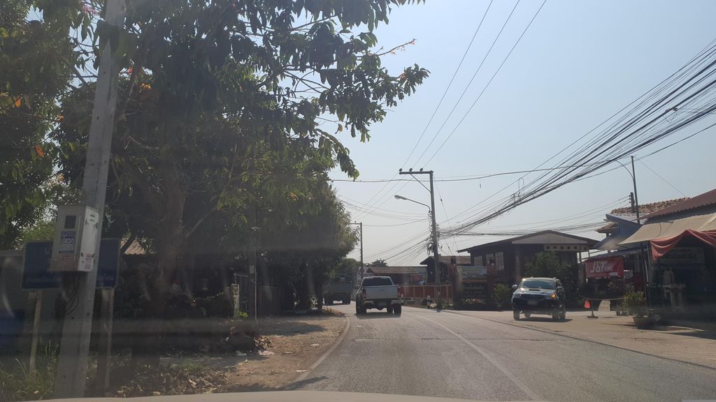 ภาพถนนตรงที่ The River Lofts ตั้งอยู่ ถ่ายโดย jrcarlsen พ.ศ. 2566 (2023) · A street-level view of where The River Lofts stands, by jrcarlsen in 2566 (2023)
