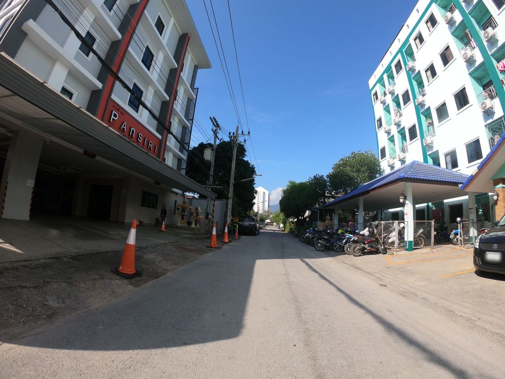 ภาพถนนตรงที่ Pansiri Place ตั้งอยู่ ถ่ายโดย chanuwath_grab พ.ศ. 2562 (2019) · A street-level view of where Pansiri Place stands, by chanuwath_grab in 2562 (2019)