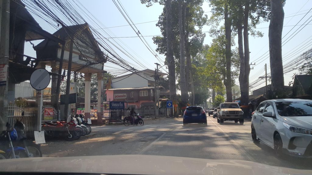 ภาพถนนตรงที่ ร้าน ปากต่อปาก อาหารตามสั่ง ตั้งอยู่ ถ่ายโดย jrcarlsen พ.ศ. 2566 (2023) · A street-level view of where ร้าน ปากต่อปาก อาหารตามสั่ง · Ran Paktopak Ahantamsang stands, by jrcarlsen in 2566 (2023)