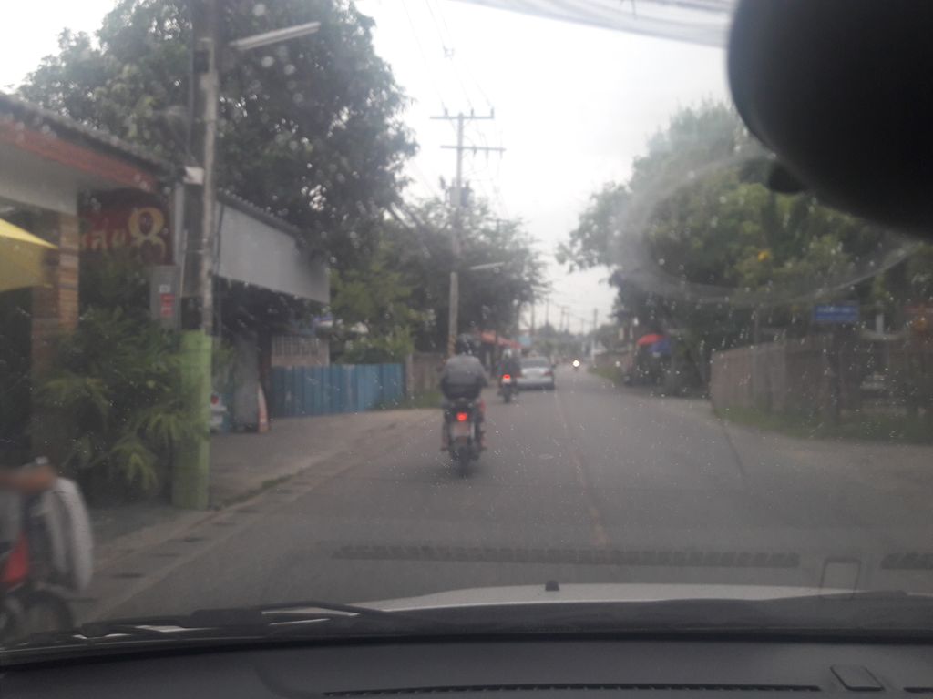 ภาพถนนตรงที่ ช.ศรีนวล สันกำแพง ตั้งอยู่ ถ่ายโดย noochjaree พ.ศ. 2561 (2018) · A street-level view of where ช.ศรีนวล สันกำแพง · Cha.sinuan San Kamphaeng stands, by noochjaree in 2561 (2018)