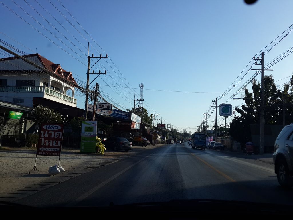 ภาพถนนตรงที่ Tanaka Camp จำหน่ายอุปกรณ์แคมป์ปิ้ง เชียงใหม่ ตั้งอยู่ ถ่ายโดย mishari พ.ศ. 2557 (2014) · A street-level view of where Tanaka Camp จำหน่ายอุปกรณ์แคมป์ปิ้ง เชียงใหม่ stands, by mishari in 2557 (2014)