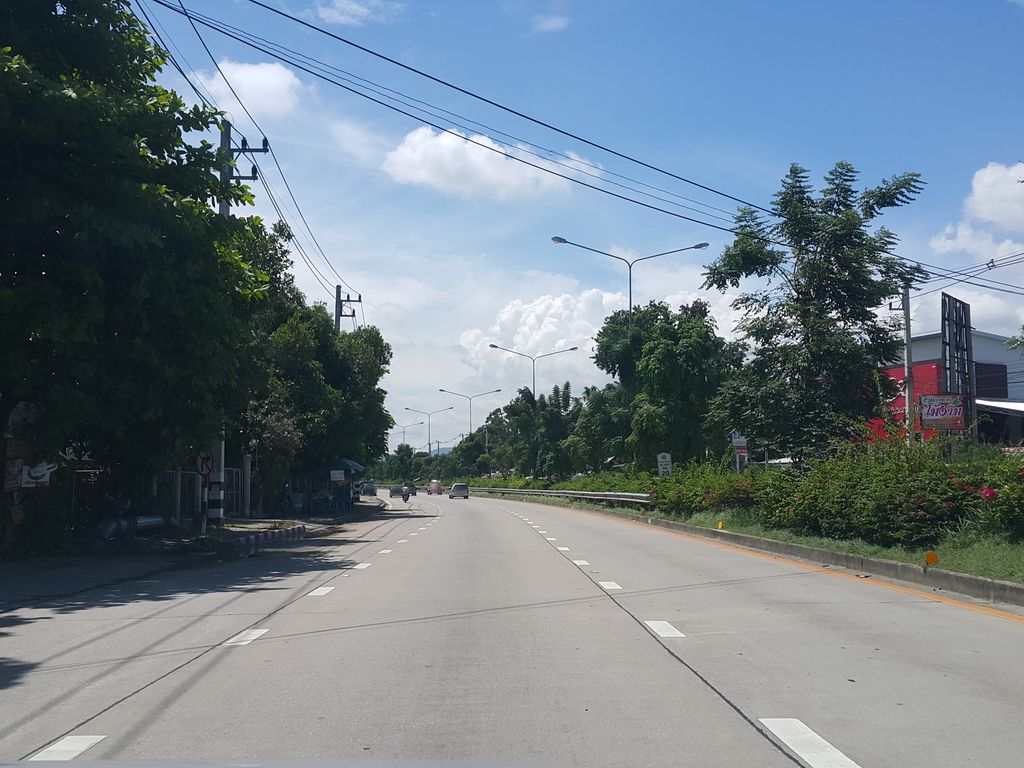 ภาพถนนตรงที่ GT Auto Service ตั้งอยู่ ถ่ายโดย jrcarlsen พ.ศ. 2558 (2015) · A street-level view of where GT Auto Service stands, by jrcarlsen in 2558 (2015)