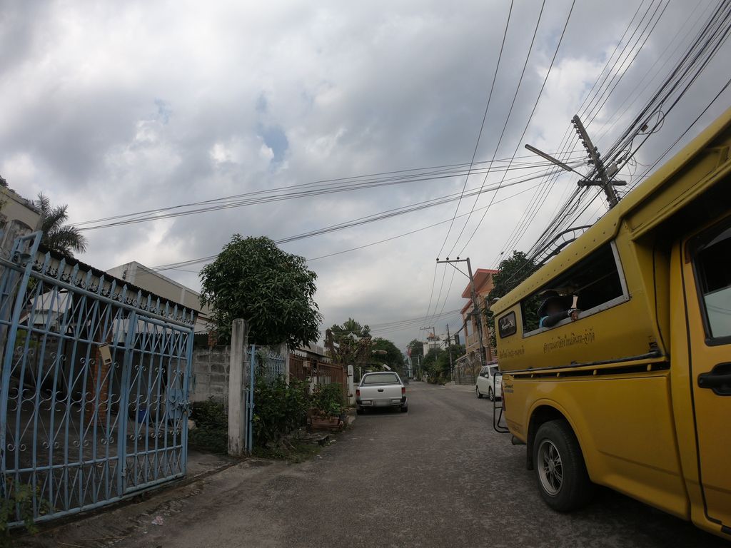 ภาพถนนตรงที่ รถเช่าเชียงใหม่ Maneerat Cars For Rent ตั้งอยู่ ถ่ายโดย chanuwath_grab พ.ศ. 2562 (2019) · A street-level view of where รถเช่าเชียงใหม่ Maneerat Cars For Rent stands, by chanuwath_grab in 2562 (2019)