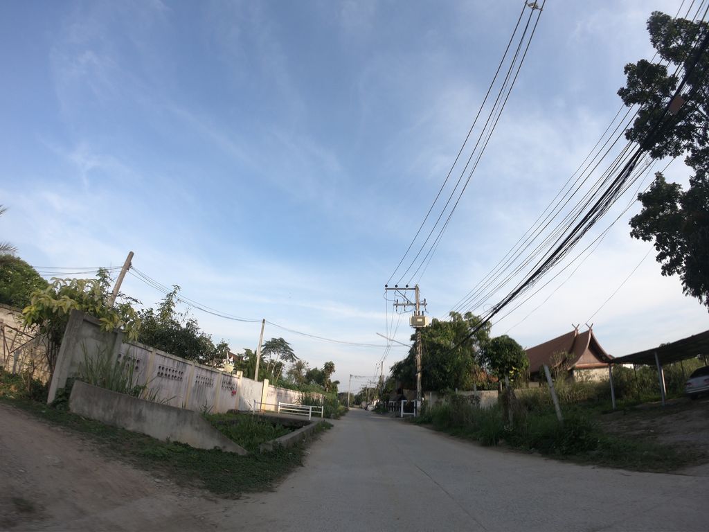 ภาพถนนตรงที่ อู่ช่างดำ ตั้งอยู่ ถ่ายโดย chanuwath_grab พ.ศ. 2562 (2019) · A street-level view of where อู่ช่างดำ · Uchangdam stands, by chanuwath_grab in 2562 (2019)