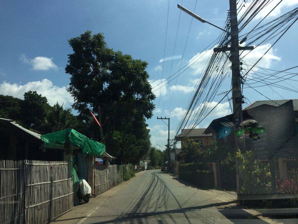 ภาพถนนตรงที่ หอพักเฮือนอำพร ตั้งอยู่ ถ่ายโดย prasert พ.ศ. 2559 (2016) · A street-level view of where หอพักเฮือนอำพร · Huean Am Phon Dormitory stands, by prasert in 2559 (2016)