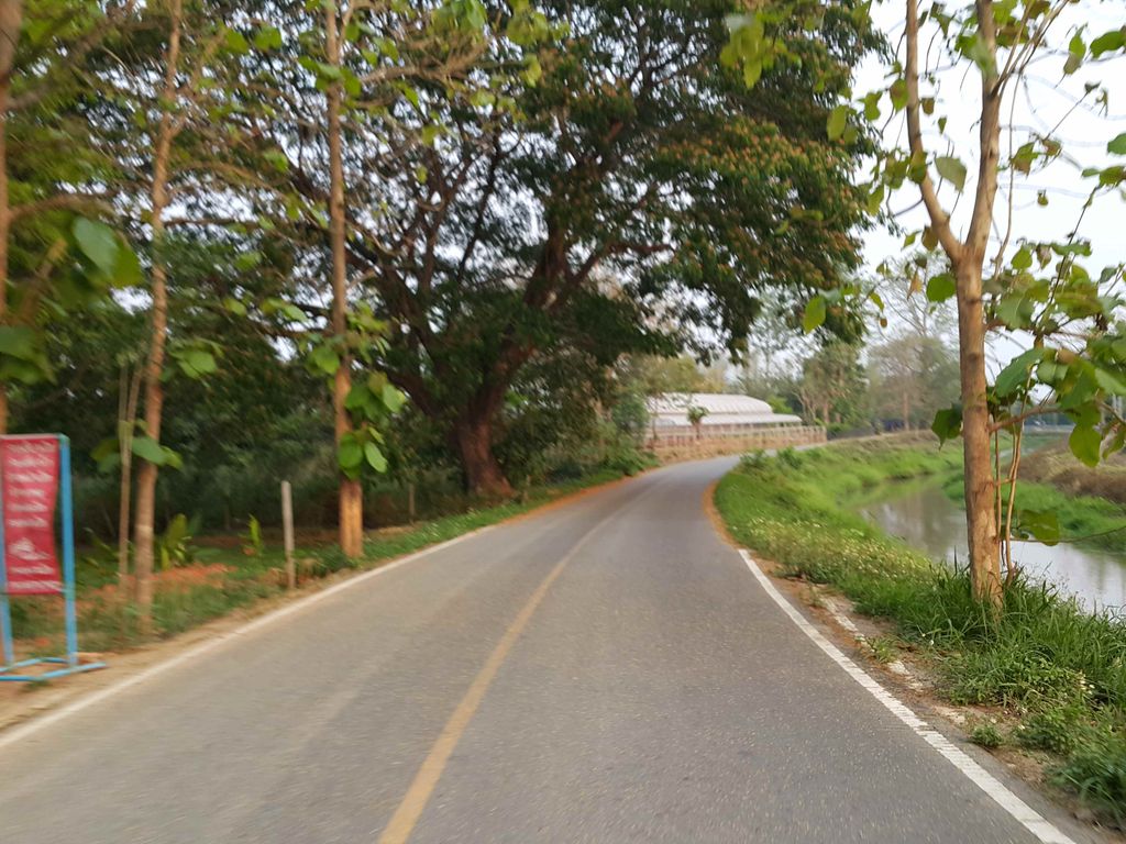 ภาพถนนตรงที่ เตรียม คาเฟ่ ตั้งอยู่ ถ่ายโดย jrcarlsen พ.ศ. 2558 (2015) · A street-level view of where เตรียม คาเฟ่ · Triam Café stands, by jrcarlsen in 2558 (2015)