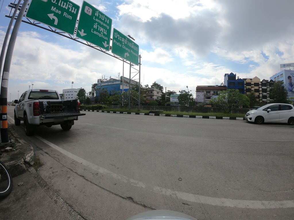 ภาพถนนตรงที่ ปรีชาเซอร์วิส ตั้งอยู่ ถ่ายโดย chanuwath_grab พ.ศ. 2562 (2019) · A street-level view of where ปรีชาเซอร์วิส · Pricha Service stands, by chanuwath_grab in 2562 (2019)