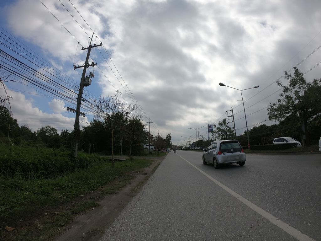 ภาพถนนตรงที่ แม่หมี ตั้งอยู่ ถ่ายโดย chanuwath_grab พ.ศ. 2562 (2019) · A street-level view of where แม่หมี · Mae Mi stands, by chanuwath_grab in 2562 (2019)