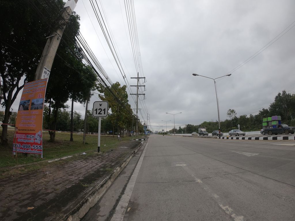 ภาพถนนตรงที่ สำนักงาน อธิบดีผู้พิพากษาภาค 5 ตั้งอยู่ ถ่ายโดย chanuwath_grab พ.ศ. 2562 (2019) · A street-level view of where สำนักงาน อธิบดีผู้พิพากษาภาค 5 · Samnakngan Athipdi Phuphiphaksa Phak 5 stands, by chanuwath_grab in 2562 (2019)