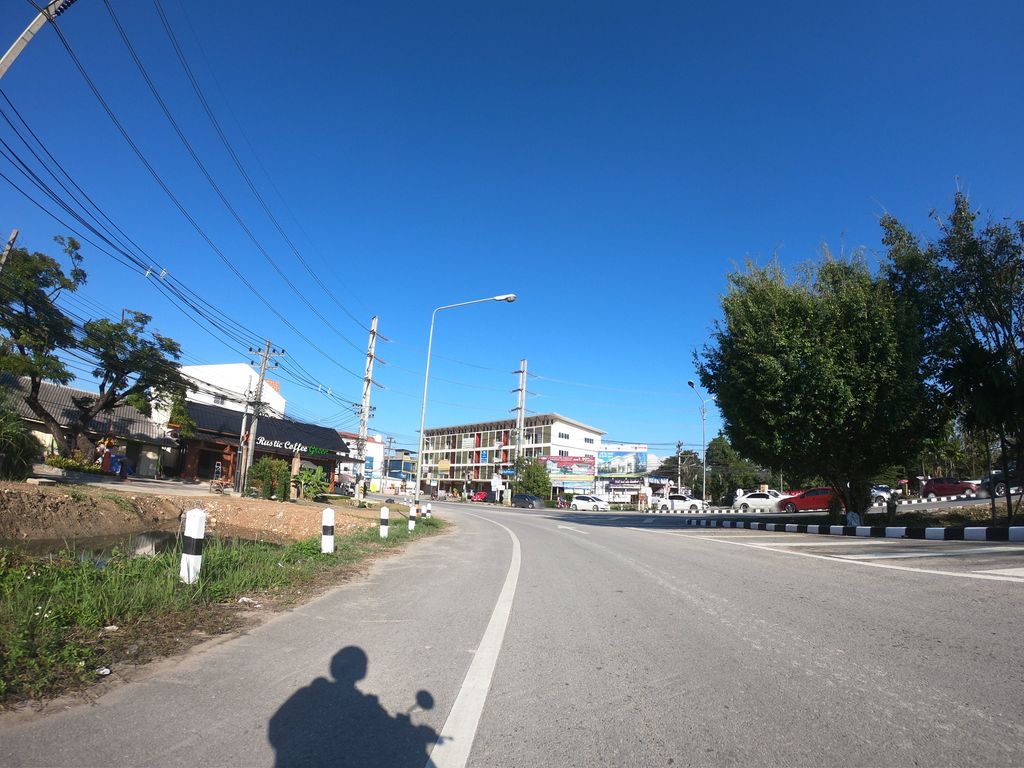ภาพถนนตรงที่ กบอั่ว สันทราย ตั้งอยู่ ถ่ายโดย chanuwath_grab พ.ศ. 2562 (2019) · A street-level view of where กบอั่ว สันทราย · Kopua San Sai stands, by chanuwath_grab in 2562 (2019)