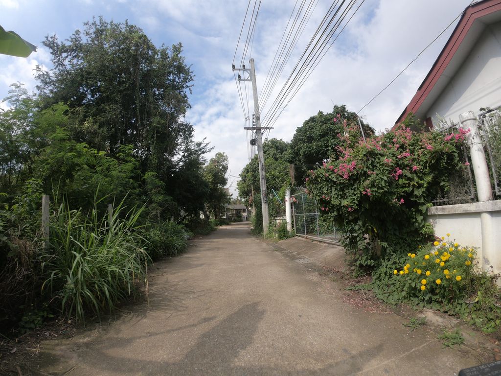 ภาพถนนตรงที่ MaThum Nails By Yamroll ตั้งอยู่ ถ่ายโดย chanuwath_grab พ.ศ. 2562 (2019) · A street-level view of where MaThum Nails By Yamroll stands, by chanuwath_grab in 2562 (2019)