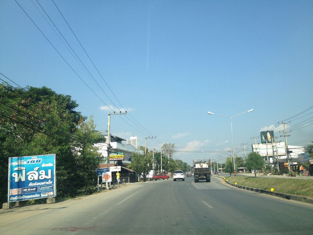 ภาพถนนตรงที่ เช็คอิน 108 ตั้งอยู่ ถ่ายโดย jimwatana พ.ศ. 2558 (2015) · A street-level view of where เช็คอิน 108 · Chekin 108 stands, by jimwatana in 2558 (2015)