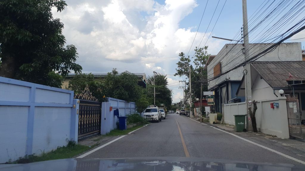 ภาพถนนตรงที่ มายเพลสเจ็ดยอด ตั้งอยู่ ถ่ายโดย jrcarlsen พ.ศ. 2565 (2022) · A street-level view of where มายเพลสเจ็ดยอด · Maiphlet Chet Yot stands, by jrcarlsen in 2565 (2022)