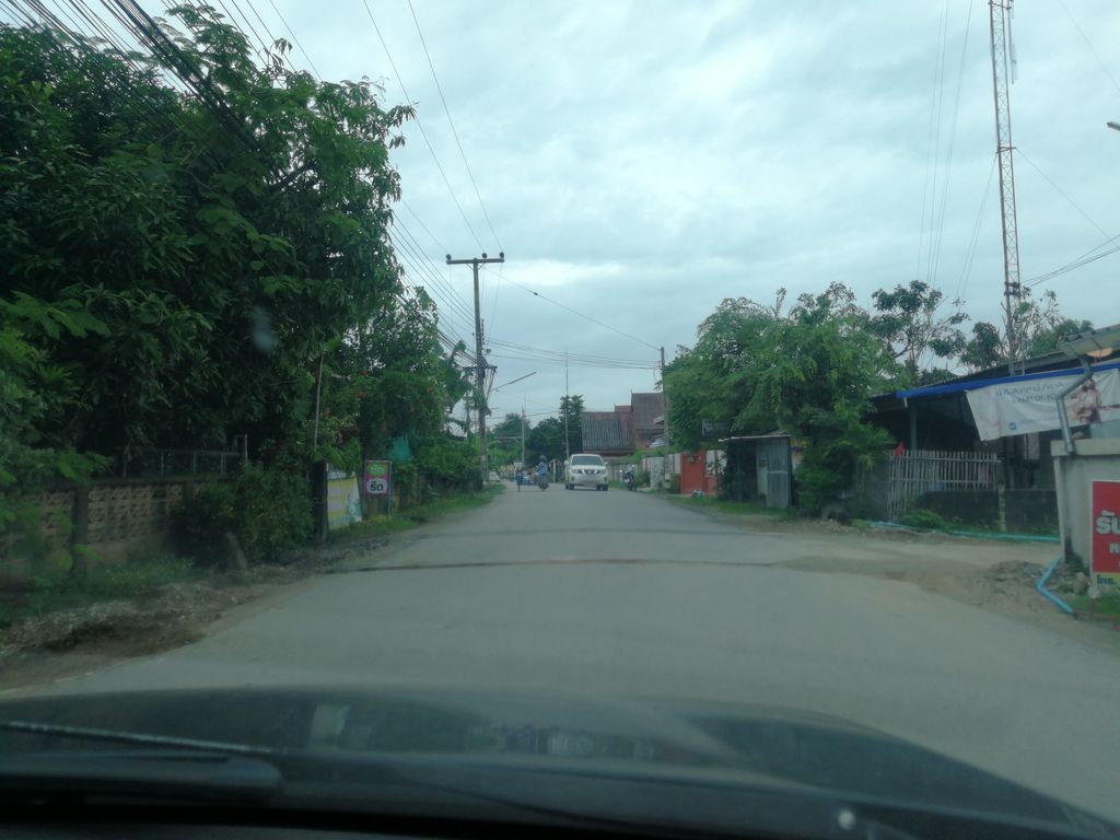 ภาพถนนตรงที่ บ้านมะขามหลวง ตั้งอยู่ ถ่ายโดย chanon พ.ศ. 2561 (2018) · A street-level view of where บ้านมะขามหลวง · Ban Makhamluang stands, by chanon in 2561 (2018)