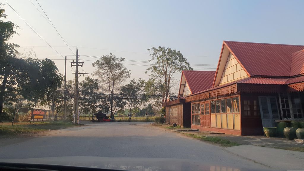ภาพถนนตรงที่ Thaigalleryhome ตั้งอยู่ ถ่ายโดย jrcarlsen พ.ศ. 2566 (2023) · A street-level view of where Thaigalleryhome stands, by jrcarlsen in 2566 (2023)