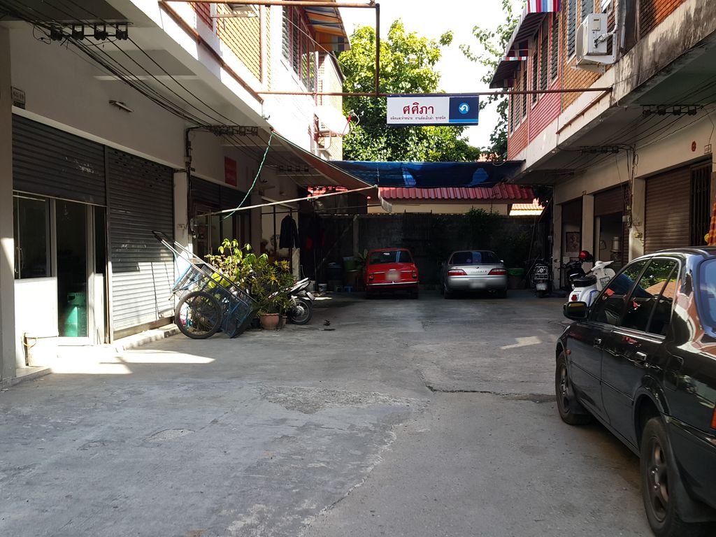 ภาพถนนตรงที่ Lanna Education ChiangMai ตั้งอยู่ ถ่ายโดย jrcarlsen พ.ศ. 2558 (2015) · A street-level view of where Lanna Education ChiangMai stands, by jrcarlsen in 2558 (2015)