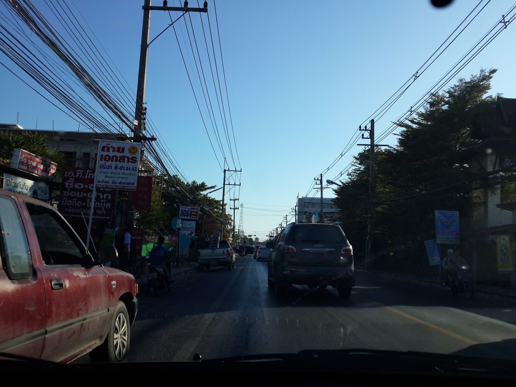ภาพถนนตรงที่ ร้านทวีผลอลูมิเนียม ตั้งอยู่ ถ่ายโดย mishari พ.ศ. 2557 (2014) · A street-level view of where ร้านทวีผลอลูมิเนียม · Ran Thawipla Aluminiam stands, by mishari in 2557 (2014)