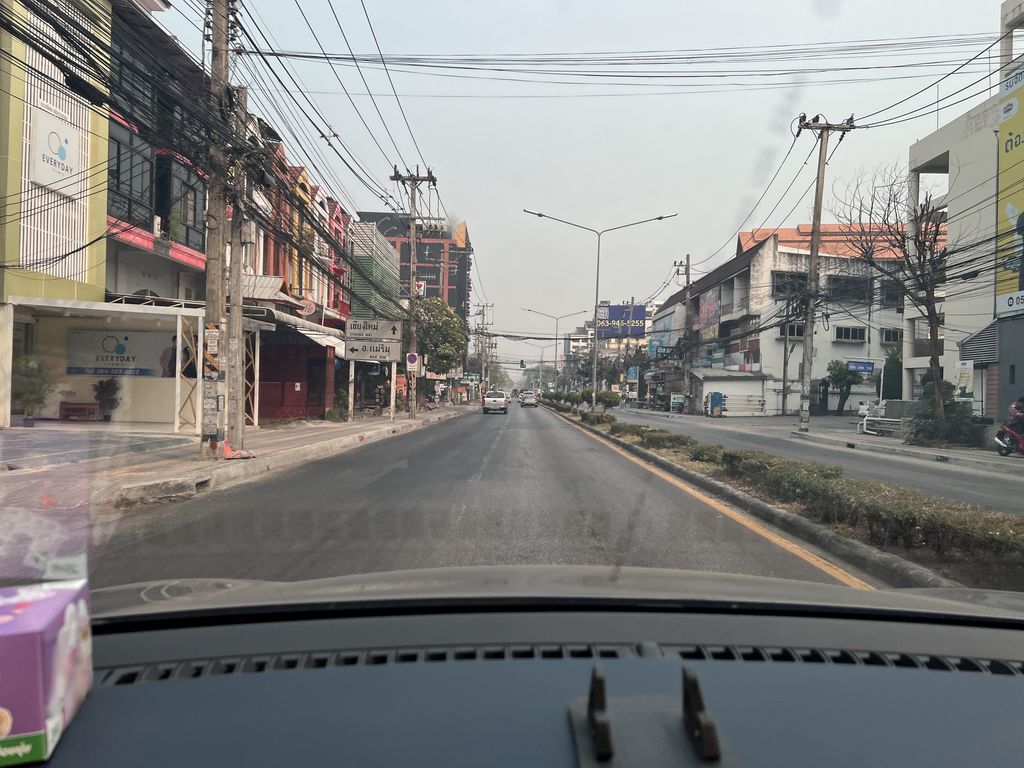 ภาพถนนตรงที่ Cherbelle Clinic ตั้งอยู่ ถ่ายโดย lin_wang พ.ศ. 2567 (2024) · A street-level view of where Cherbelle Clinic stands, by lin_wang in 2567 (2024)