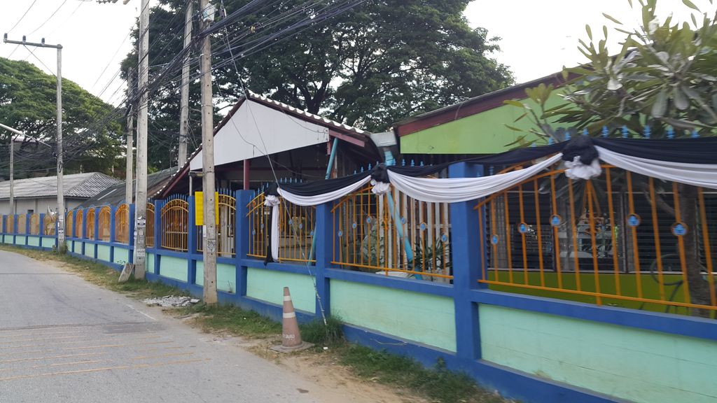 ภาพถนนตรงที่ เฉาก๊วย ยิม ตั้งอยู่ ถ่ายโดย jrcarlsen พ.ศ. 2559 (2016) · A street-level view of where เฉาก๊วย ยิม · Chaokuai Gym stands, by jrcarlsen in 2559 (2016)