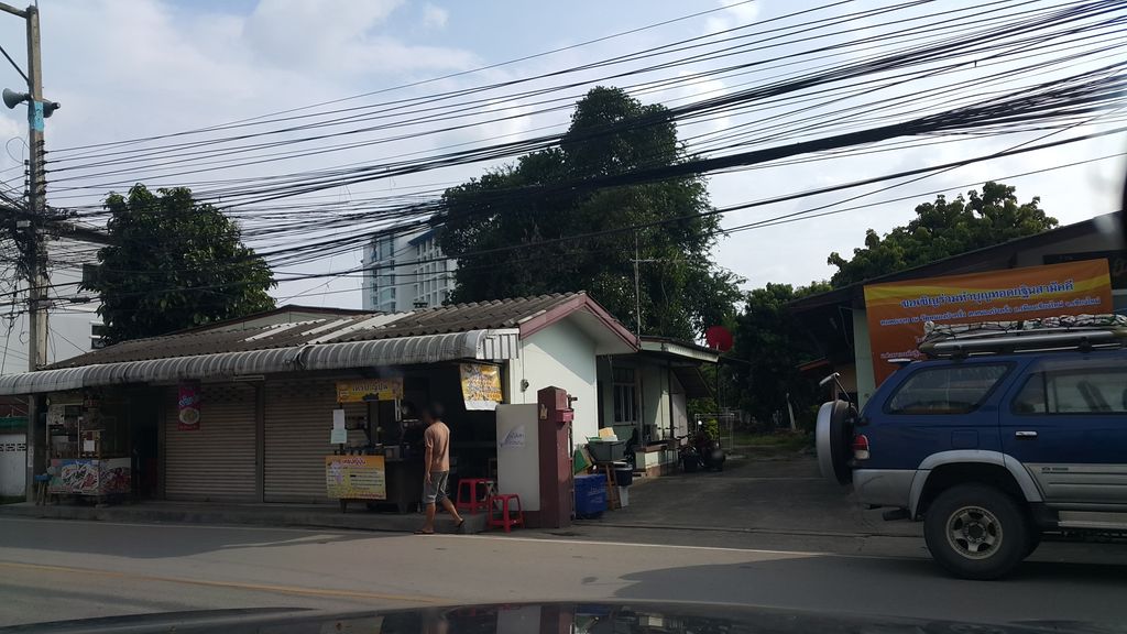 ภาพถนนตรงที่ นานะซูชิ ตั้งอยู่ ถ่ายโดย jrcarlsen พ.ศ. 2559 (2016) · A street-level view of where นานะซูชิ · Nanasuchi stands, by jrcarlsen in 2559 (2016)