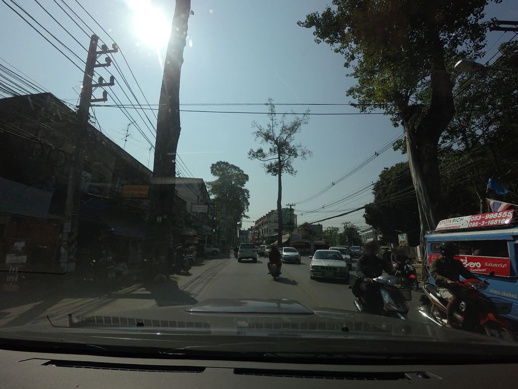 ภาพถนนตรงที่ ธนาคารไทยเครดิต สาขาสินเชื่อเพื่อรายย่อย หนองหอย (เชียงใหม่) ตั้งอยู่ ถ่ายโดย mishari พ.ศ. 2559 (2016) · A street-level view of where ธนาคารไทยเครดิต สาขาสินเชื่อเพื่อรายย่อย หนองหอย (เชียงใหม่) · Thai Khredit Sakha Sinchuea Phuearaiyoi Nong Hoi (Chiang Mai) Bank stands, by mishari in 2559 (2016)