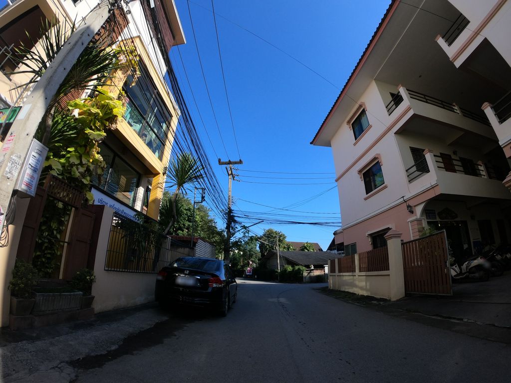 ภาพถนนตรงที่ หอพักปริ่ม ตั้งอยู่ ถ่ายโดย chanuwath_grab พ.ศ. 2562 (2019) · A street-level view of where หอพักปริ่ม · Prim Dormitory stands, by chanuwath_grab in 2562 (2019)