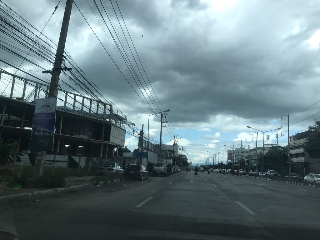 ภาพถนนตรงที่ เฟสเทิลบาร์ ตั้งอยู่ ถ่ายโดย prasert พ.ศ. 2561 (2018) · A street-level view of where เฟสเทิลบาร์ · Fetthoenba stands, by prasert in 2561 (2018)