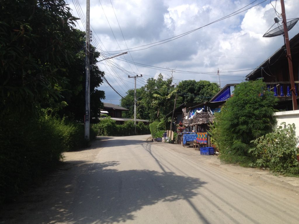 ภาพถนนตรงที่ ผางประทีป เมืองเหนือ ตั้งอยู่ ถ่ายโดย jimwatana พ.ศ. 2558 (2015) · A street-level view of where ผางประทีป เมืองเหนือ · Phangprathip Mueang Nuea stands, by jimwatana in 2558 (2015)