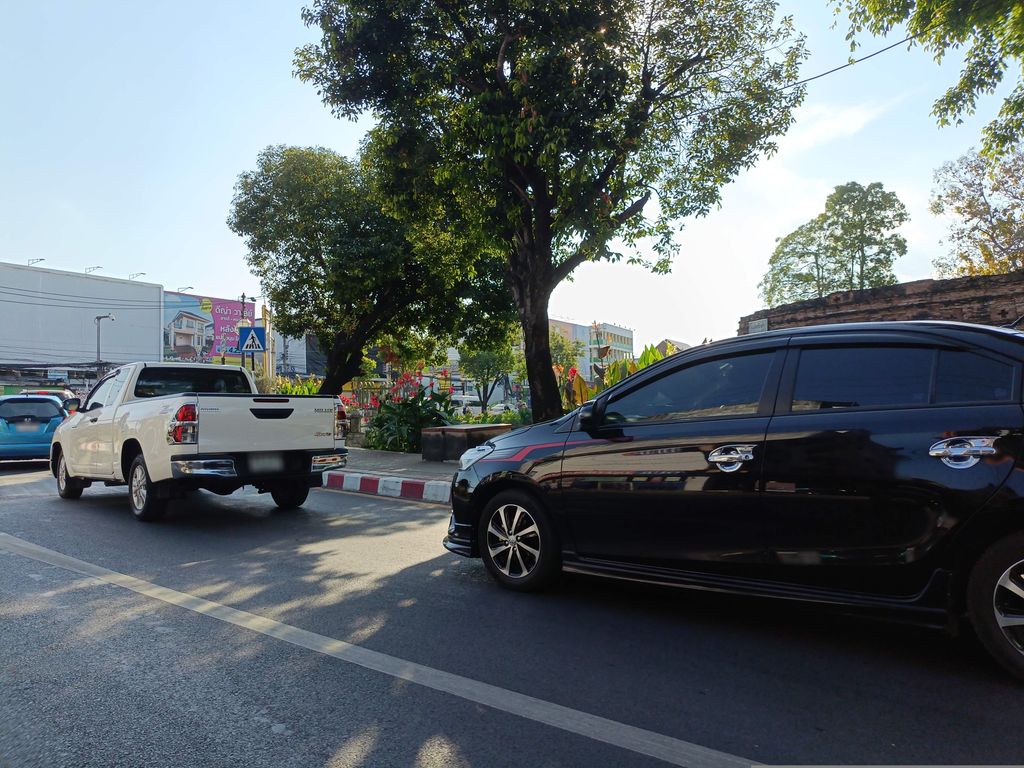 ภาพถนนตรงที่ Chip' N Lo Tour ตั้งอยู่ ถ่ายโดย skillsy พ.ศ. 2568 (2025) · A street-level view of where Chip' N Lo Tour stands, by skillsy in 2568 (2025)