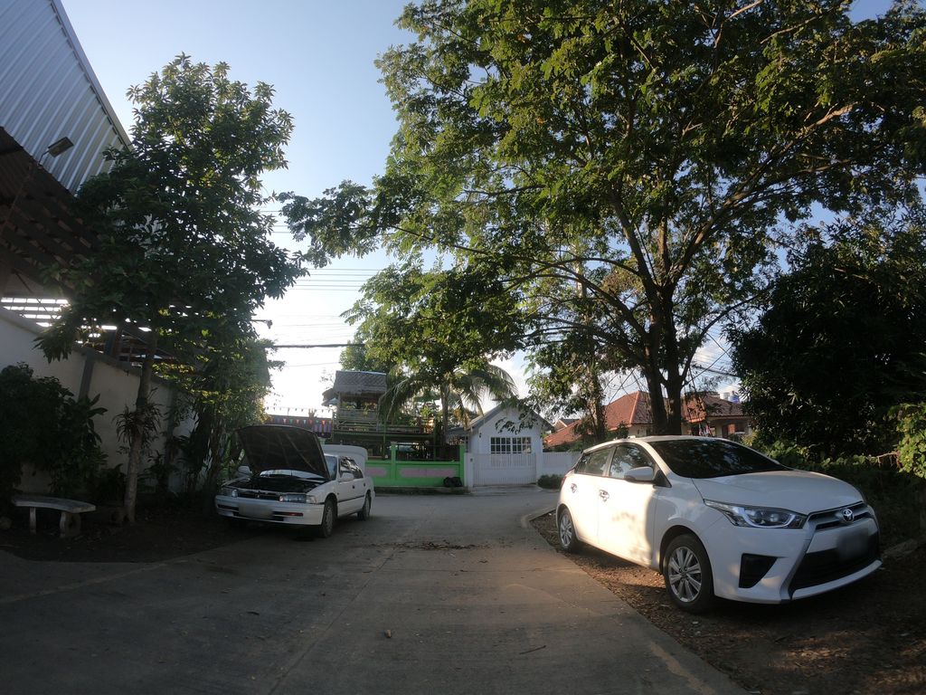 ภาพถนนตรงที่ ช่างแอ๊ด The Auto Electric ตั้งอยู่ ถ่ายโดย chanuwath_grab พ.ศ. 2562 (2019) · A street-level view of where ช่างแอ๊ด The Auto Electric stands, by chanuwath_grab in 2562 (2019)