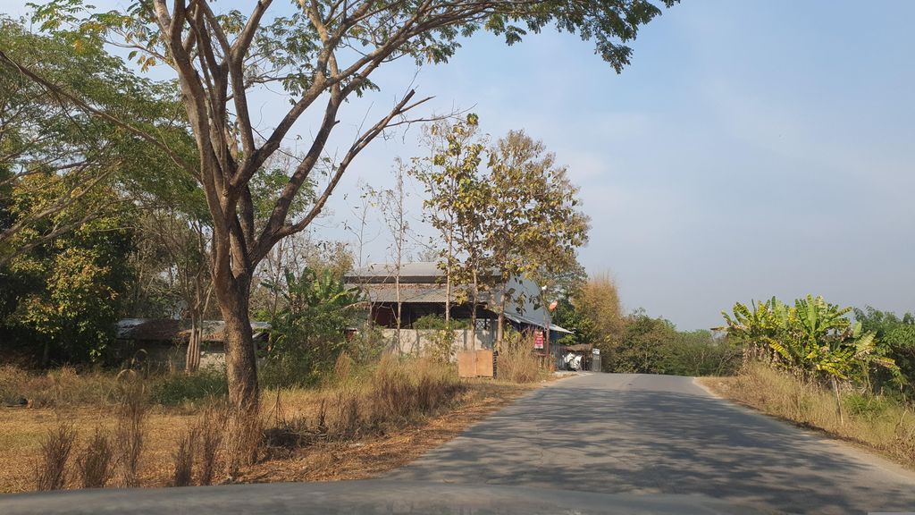 ภาพถนนตรงที่ Le Petit Zoo ตั้งอยู่ ถ่ายโดย jrcarlsen พ.ศ. 2566 (2023) · A street-level view of where Le Petit Zoo stands, by jrcarlsen in 2566 (2023)