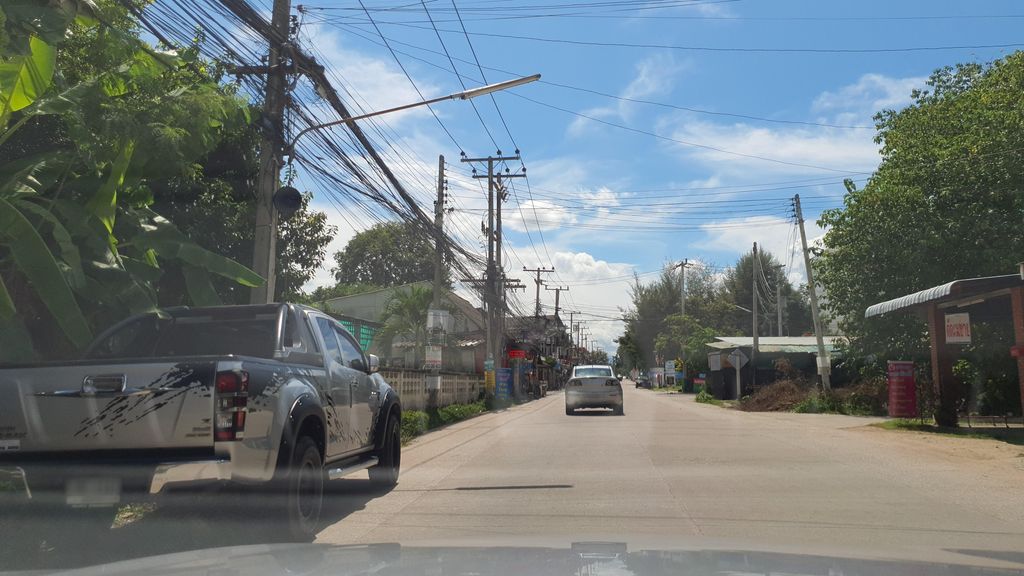 ภาพถนนตรงที่ Next level drink ตั้งอยู่ ถ่ายโดย jrcarlsen พ.ศ. 2564 (2021) · A street-level view of where Next level drink stands, by jrcarlsen in 2564 (2021)