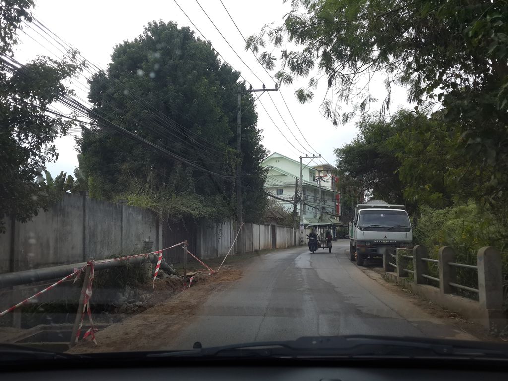 ภาพถนนตรงที่ Trees House CNX บ้านต้นไม้ ตั้งอยู่ ถ่ายโดย mishari พ.ศ. 2557 (2014) · A street-level view of where Trees House CNX บ้านต้นไม้ stands, by mishari in 2557 (2014)